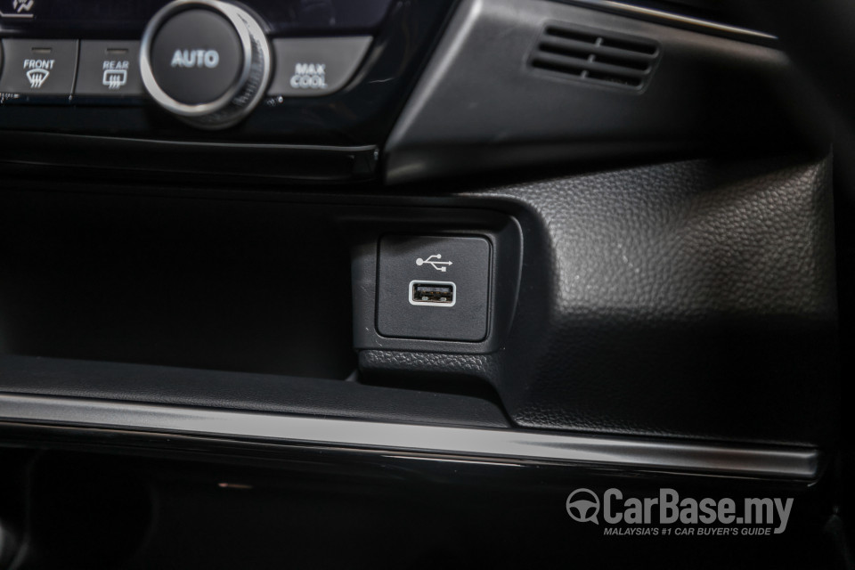 Honda HR-V RV (2022) Interior