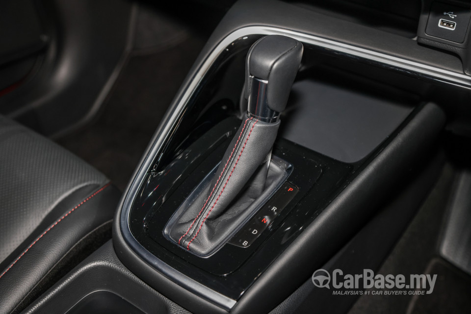 Honda HR-V RV (2022) Interior