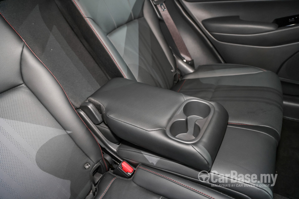 Honda HR-V RV (2022) Interior