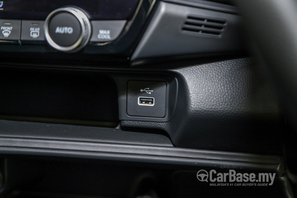 Honda HR-V RV (2022) Interior
