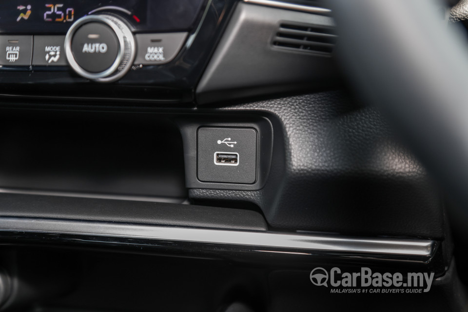 Honda HR-V RV (2022) Interior