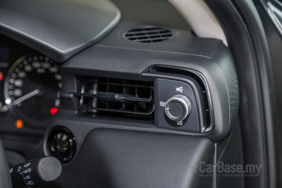 Honda HR-V RV (2022) Interior