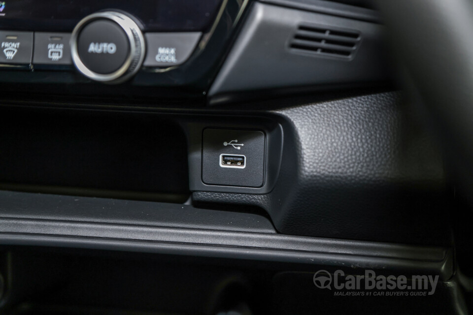 Honda HR-V RV (2022) Interior