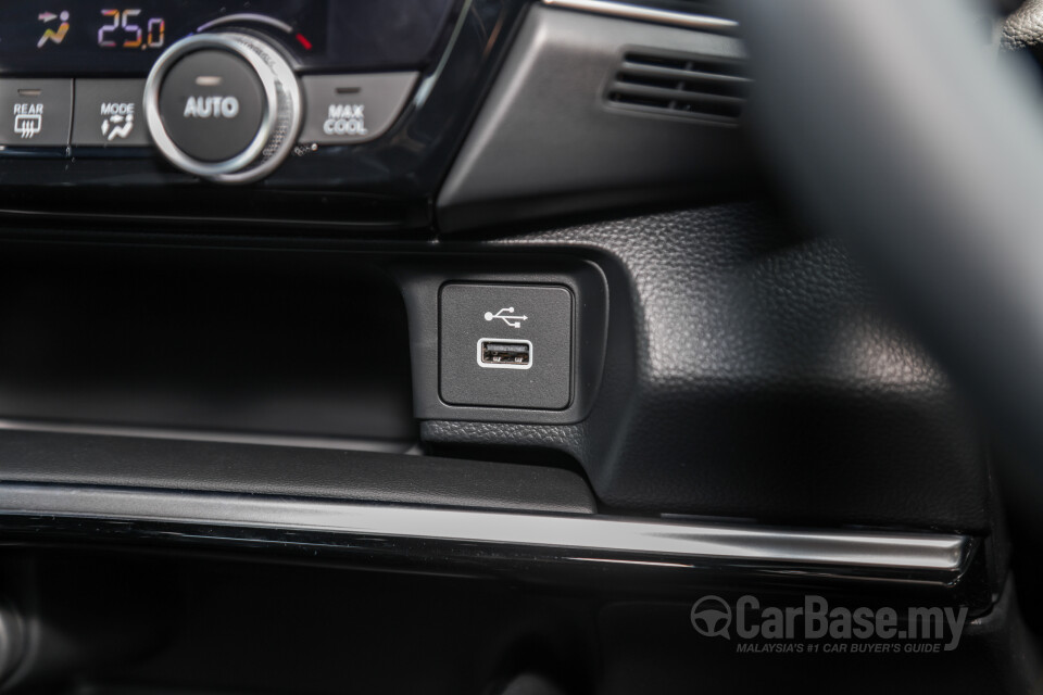 Honda HR-V RV (2022) Interior