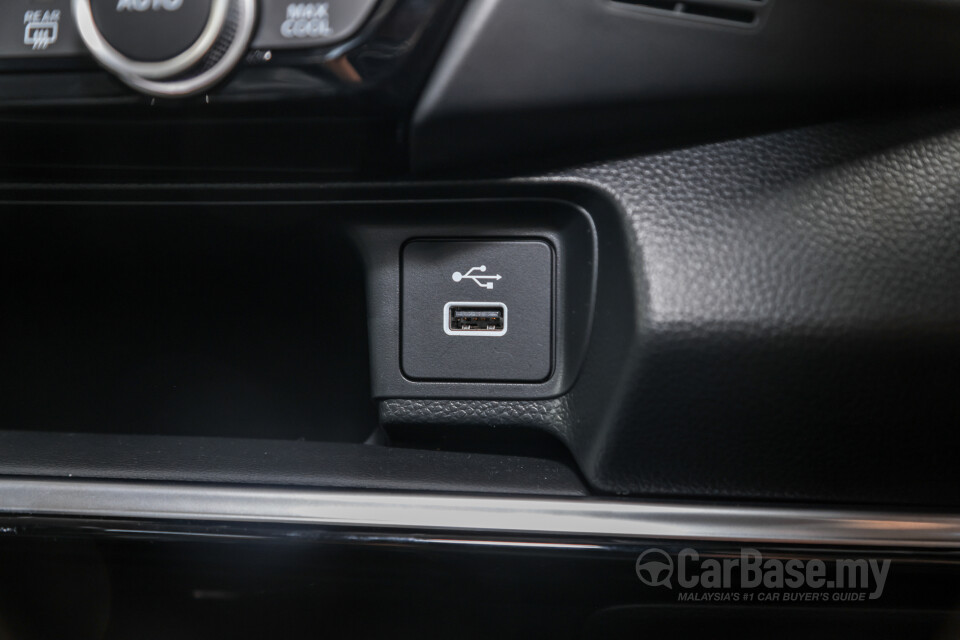 Honda HR-V RV (2022) Interior