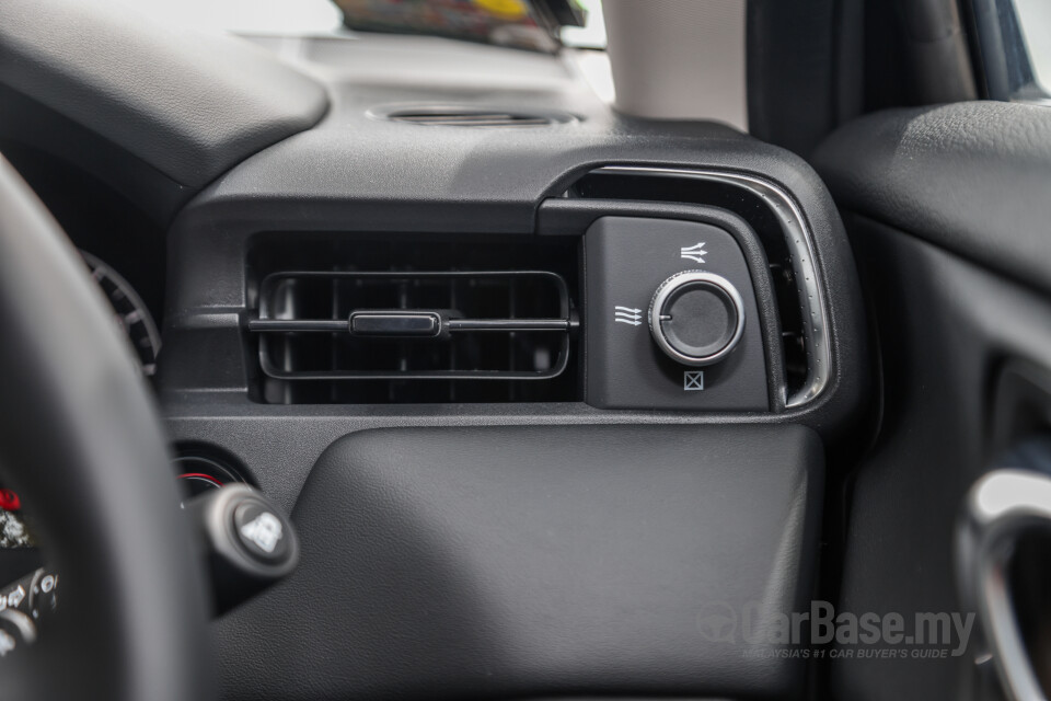 Honda HR-V RV (2022) Interior