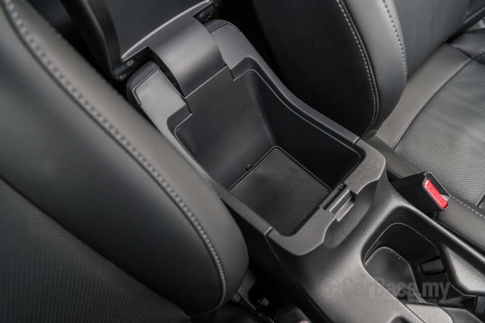 Honda HR-V RV (2022) Interior