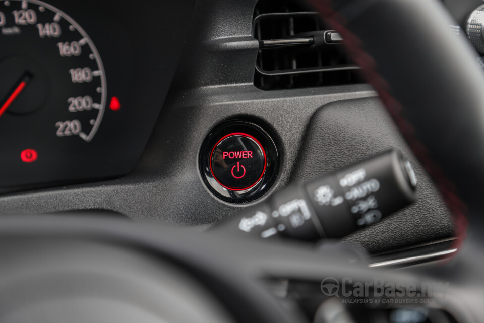 Honda HR-V RV (2022) Interior