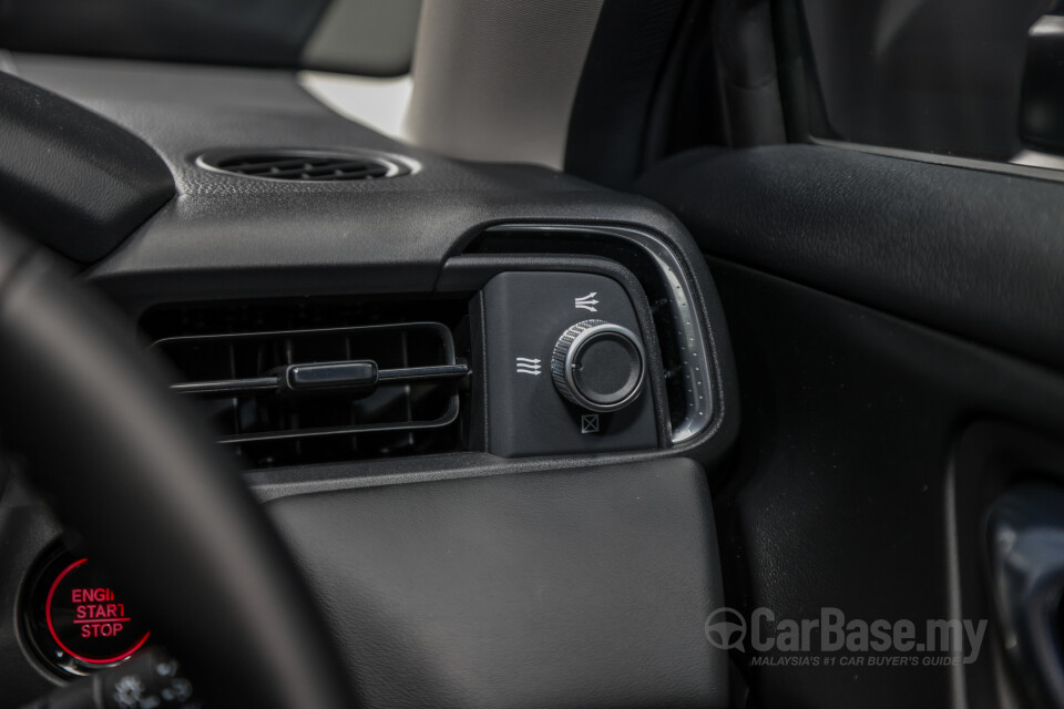 Honda HR-V RV (2022) Interior