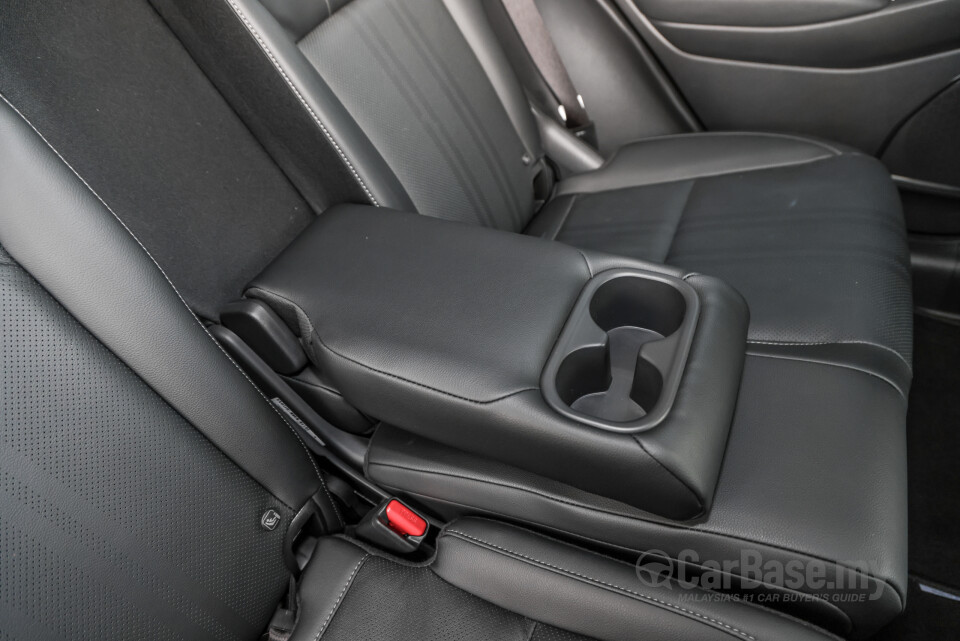 Honda HR-V RV (2022) Interior