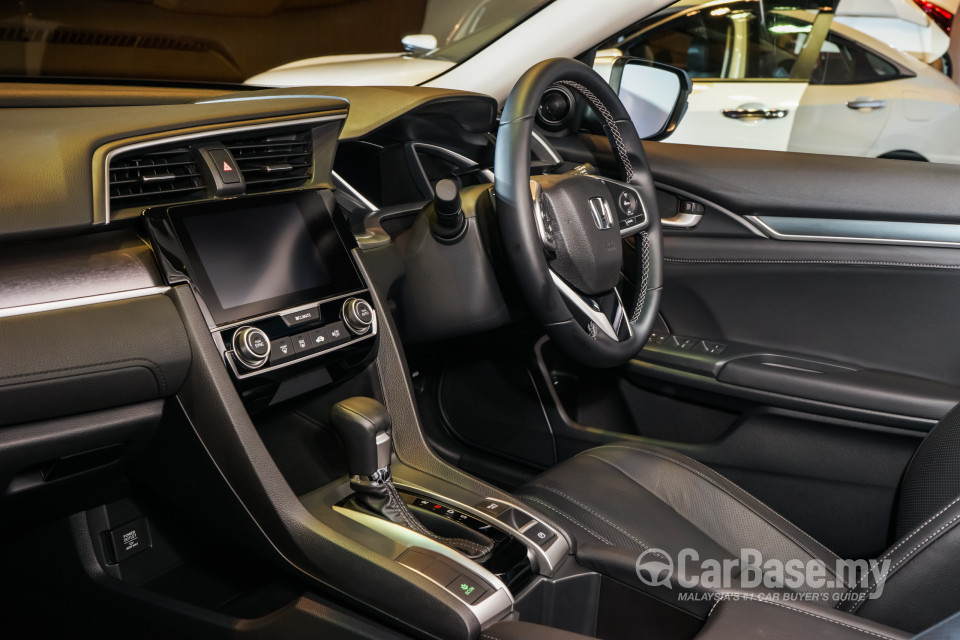 Honda Civic FC (2016) Interior