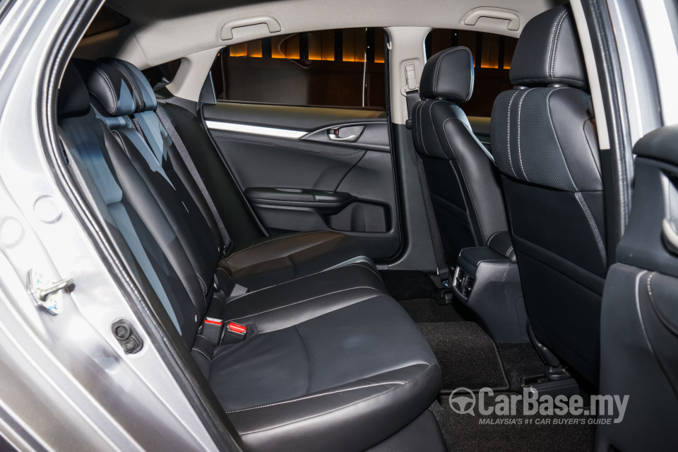 Honda Civic FC (2016) Interior