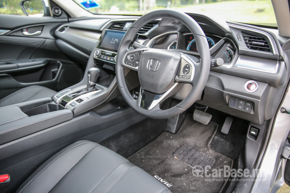Honda Civic FC (2016) Interior