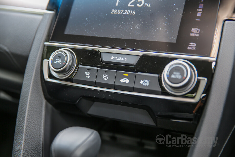 Nissan Navara D23 (2015) Interior