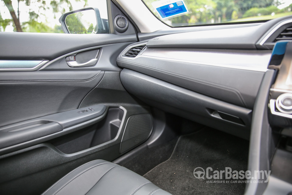 Honda Civic FC (2016) Interior