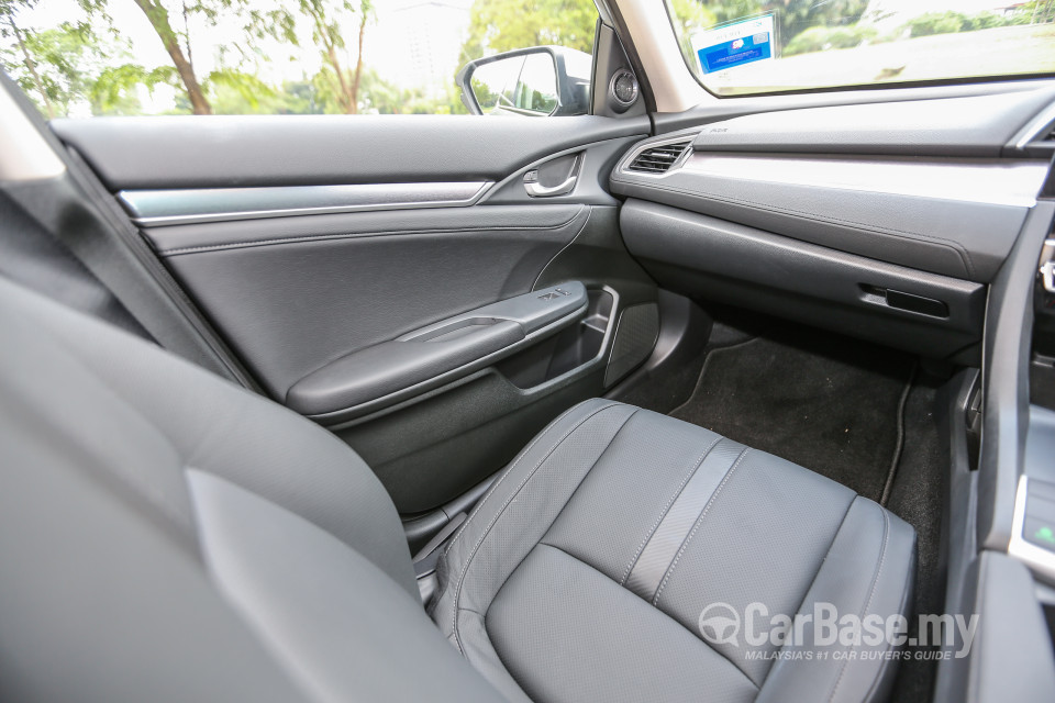 Honda Civic FC (2016) Interior