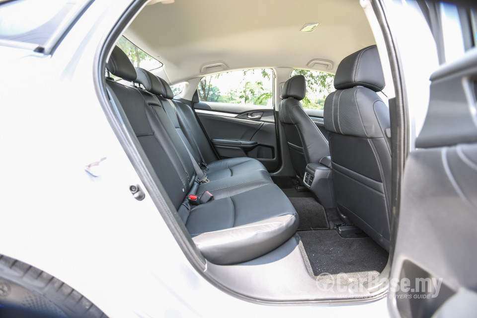 Honda Civic FC (2016) Interior