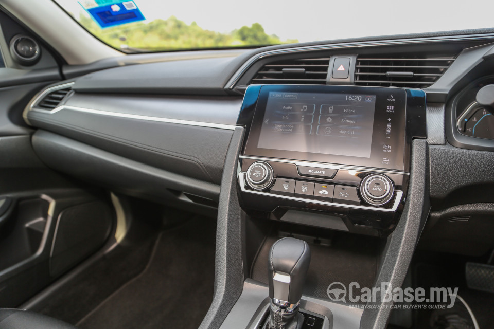 Honda Civic FC (2016) Interior