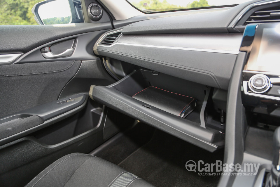 Honda Civic FC (2016) Interior
