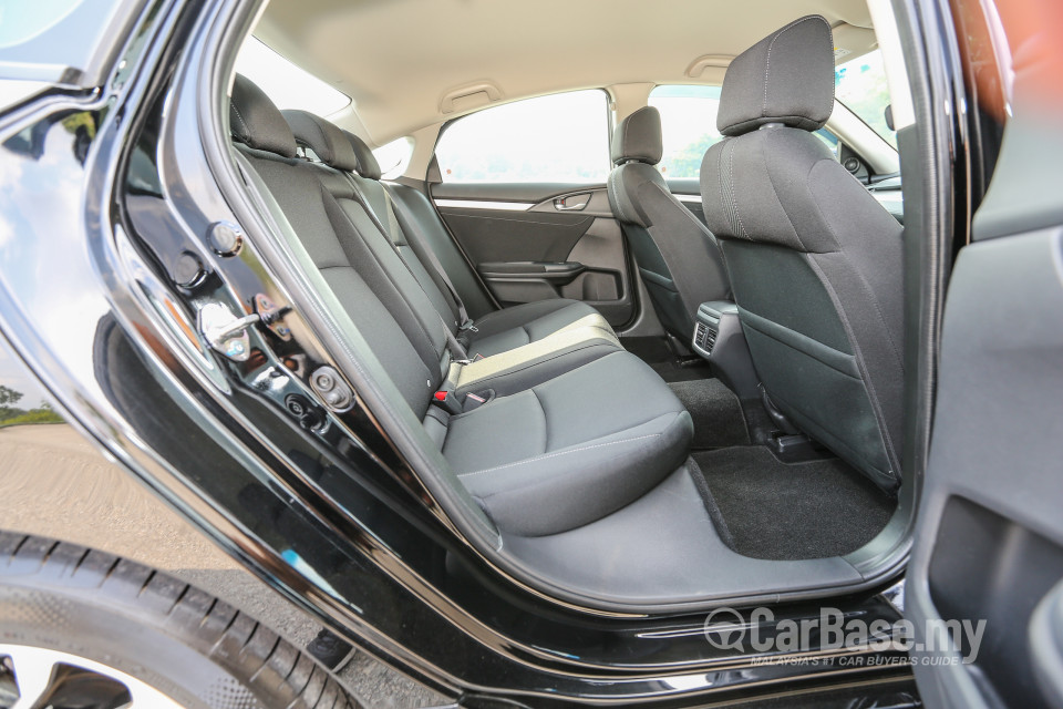 Honda Civic FC (2016) Interior