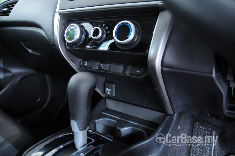 Honda City GM6 (2014) Interior