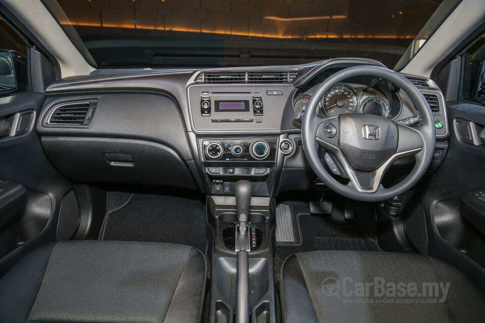 Toyota Fortuner AN160 (2016) Interior