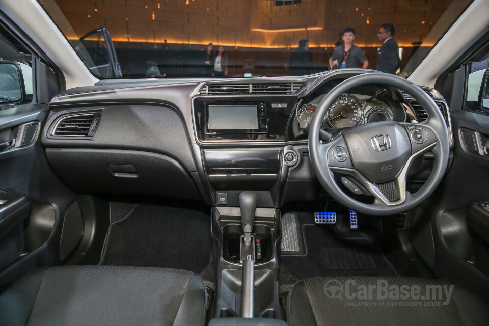 Perodua Aruz D38L (2019) Interior