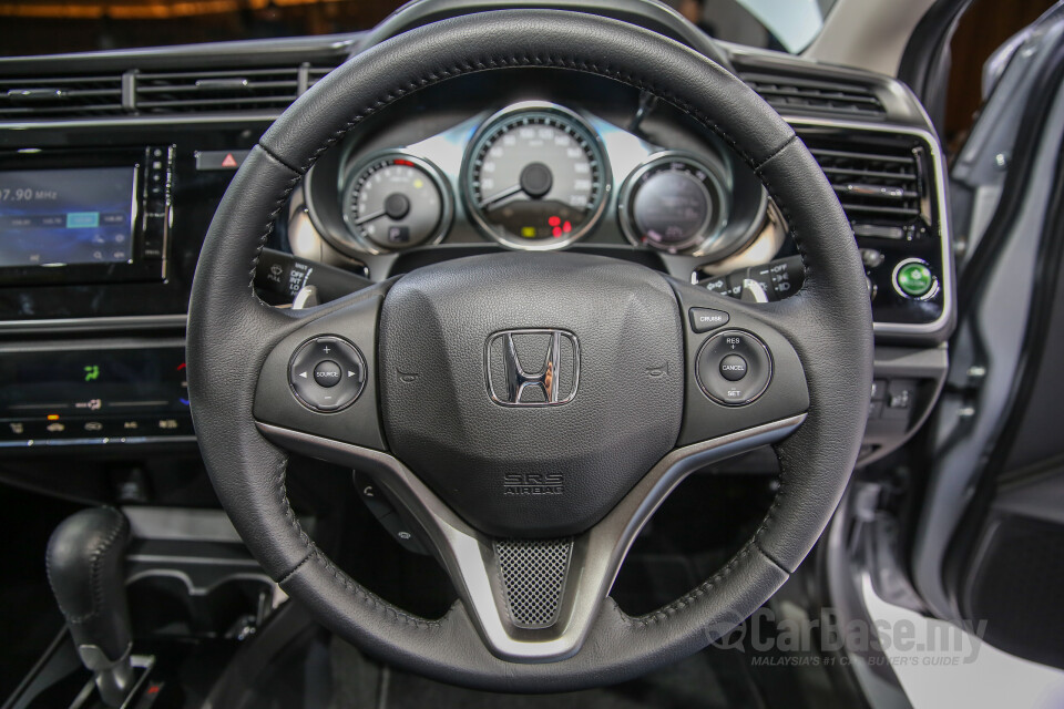 Perodua Aruz D38L (2019) Interior