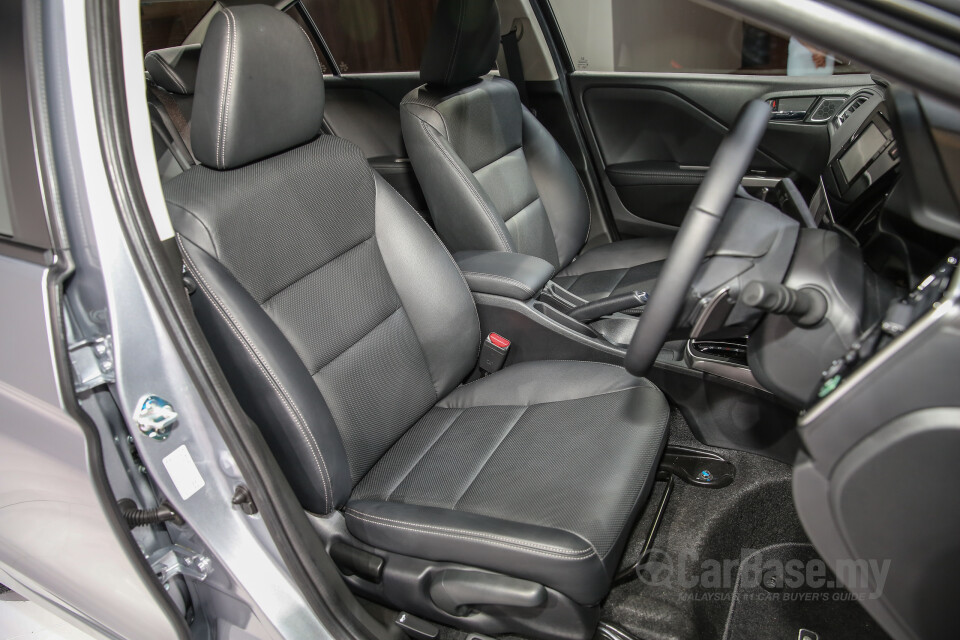 Toyota Fortuner AN160 (2016) Interior