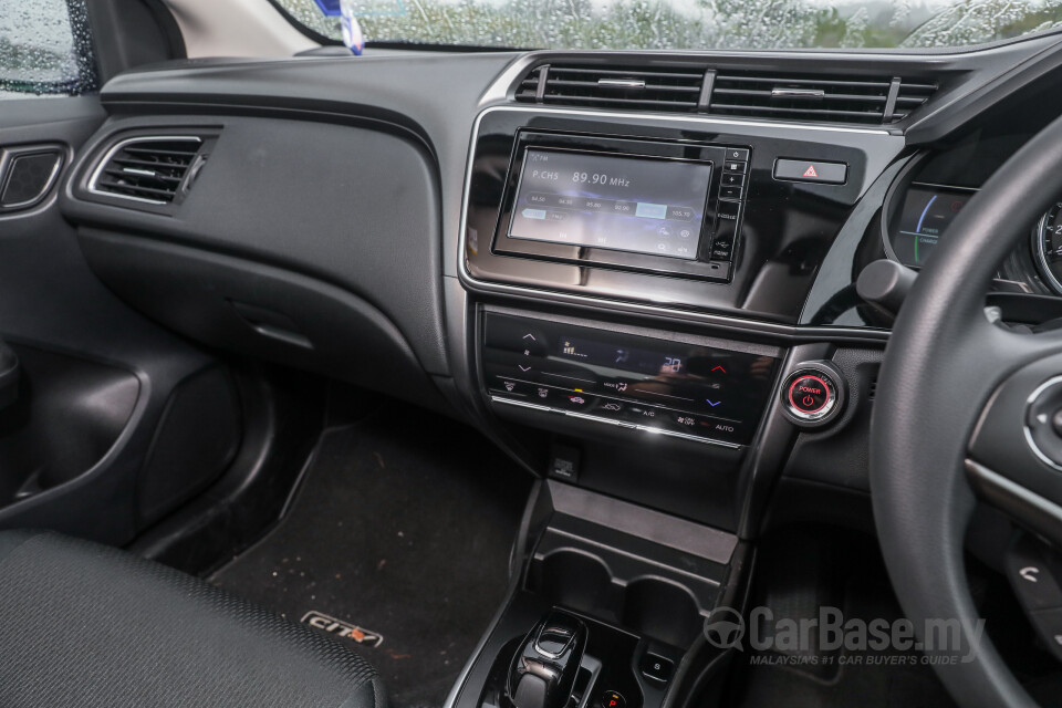 Nissan Navara D23 (2015) Interior