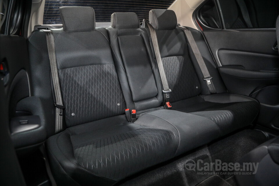 Perodua Aruz D38L (2019) Interior