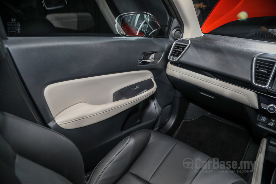 Proton Exora Mk1 RC (2019) Interior