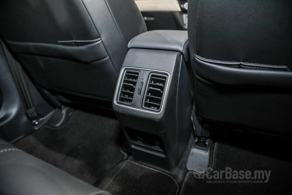 Perodua Aruz D38L (2019) Interior