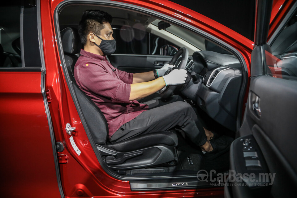 Perodua Aruz D38L (2019) Interior