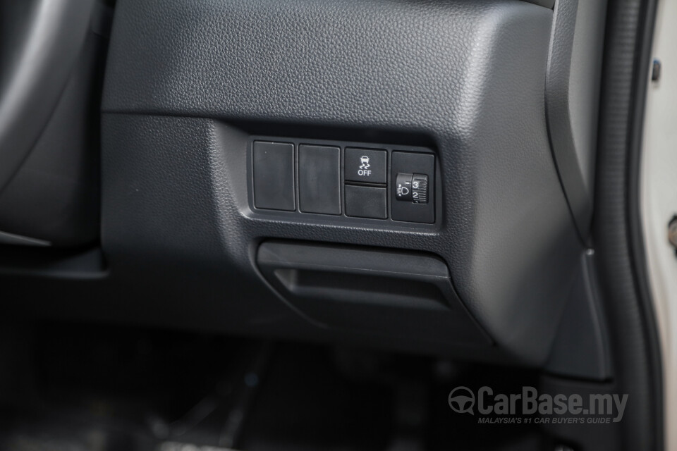 Nissan Navara D23 Facelift (2021) Interior