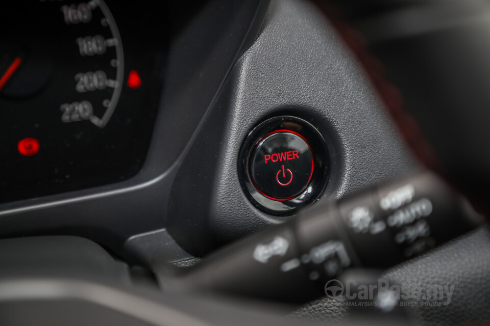 Perodua Aruz D38L (2019) Interior