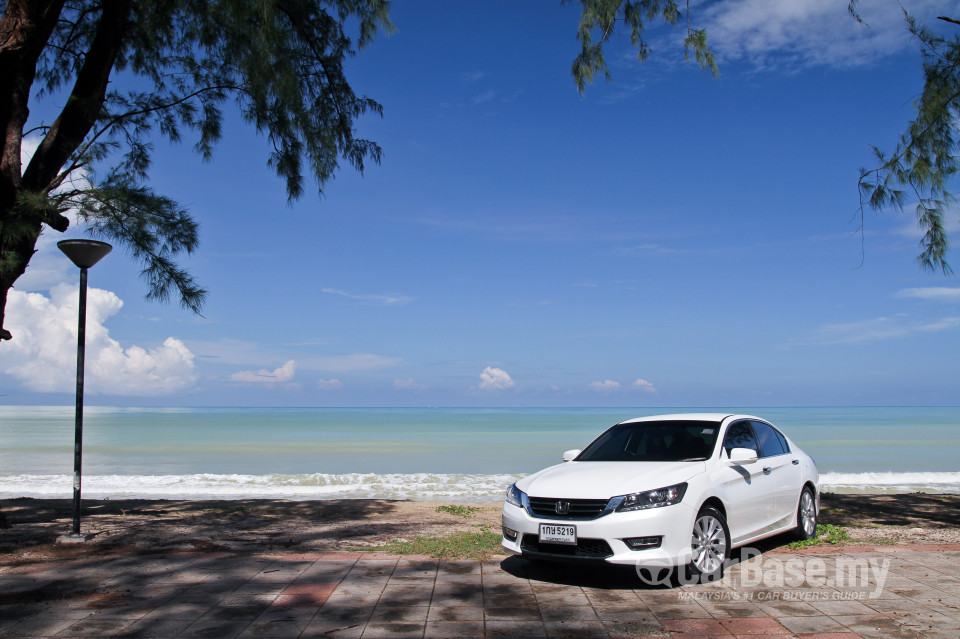 Honda Accord CR (2013) Exterior
