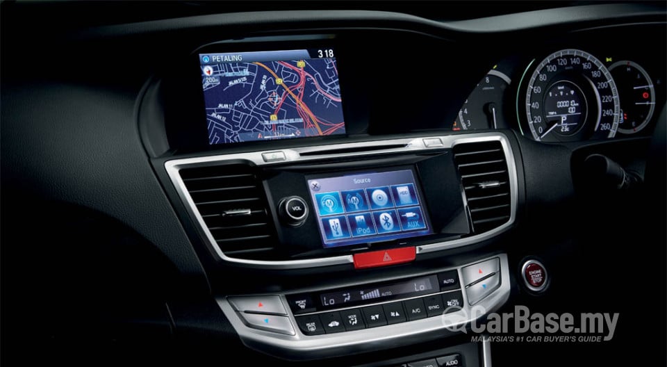 Honda Accord CR (2013) Interior