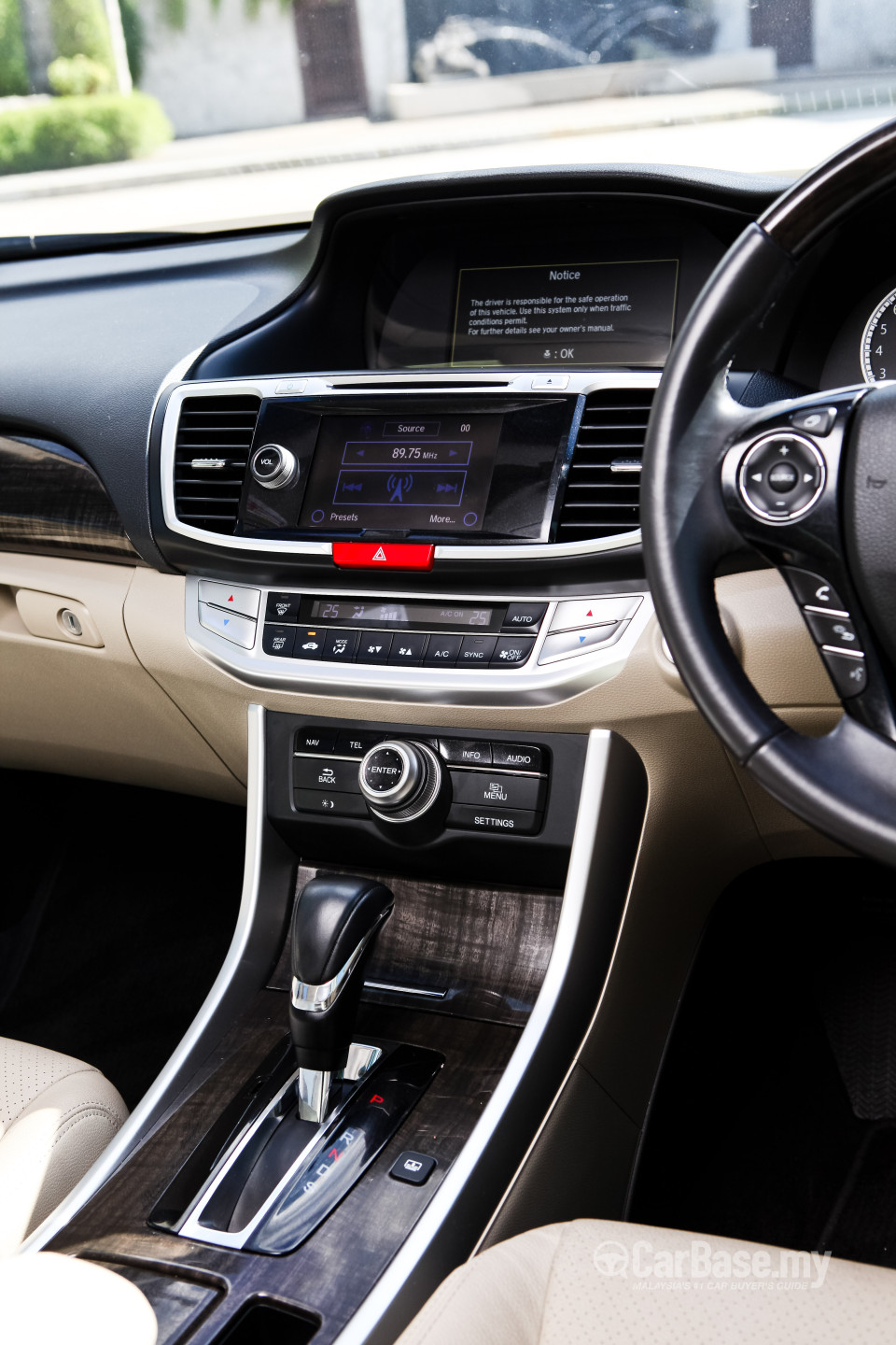 Honda Accord CR (2013) Interior