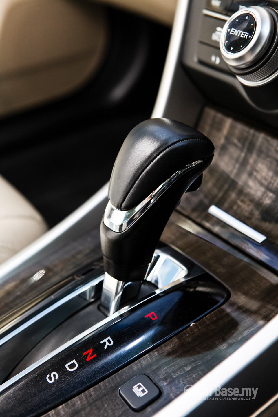 Honda Accord CR (2013) Interior