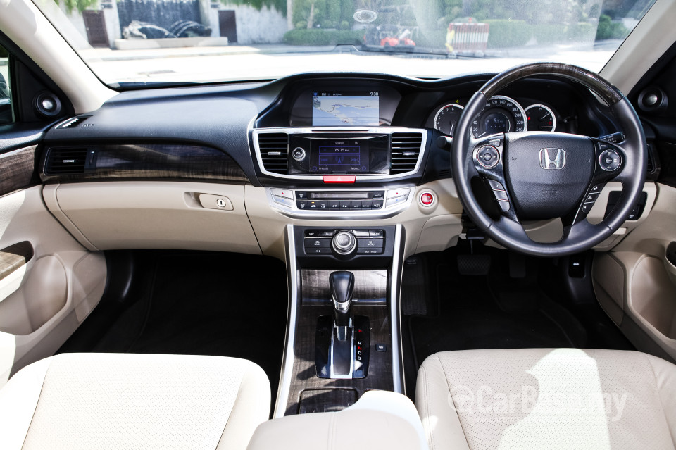 Honda Accord CR (2013) Interior