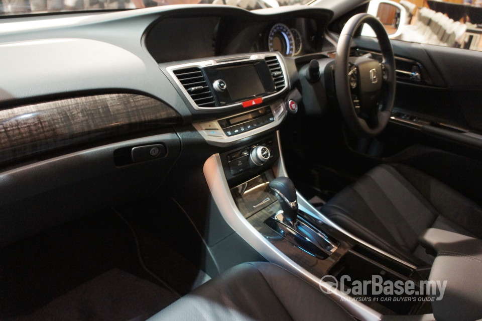 Honda Accord CR (2013) Interior