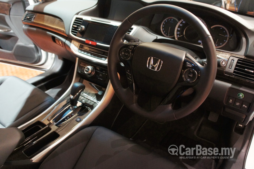 Honda Accord CR (2013) Interior