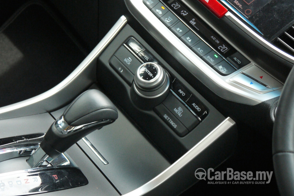 Honda Accord CR (2013) Interior