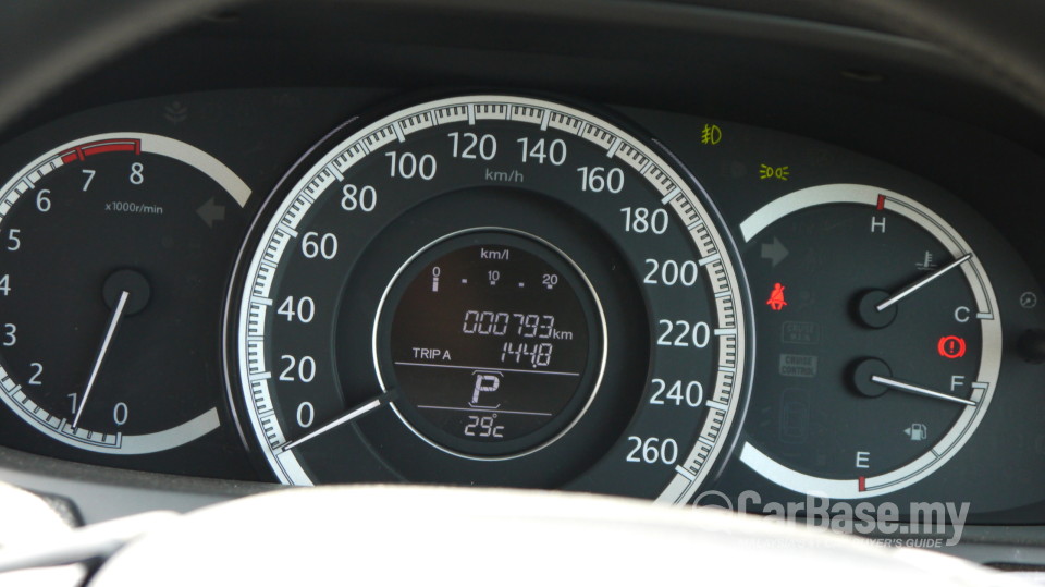 Honda Accord CR (2013) Interior