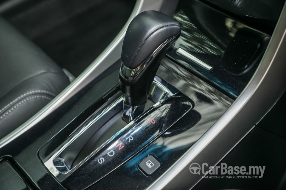 Honda Accord CR Facelift (2016) Interior