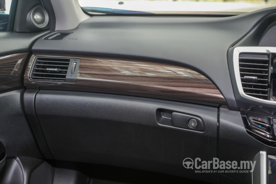 Honda Accord CR Facelift (2016) Interior