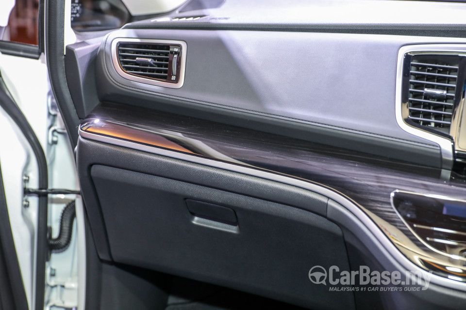 Honda Odyssey RC1 Facelift (2018) Interior