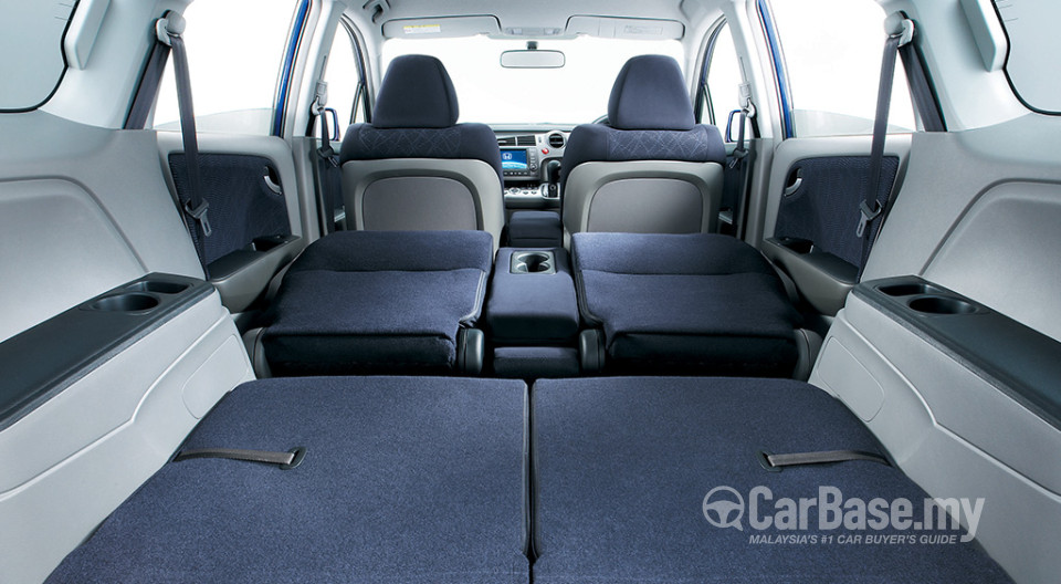 Honda Stream RN (2009) Interior