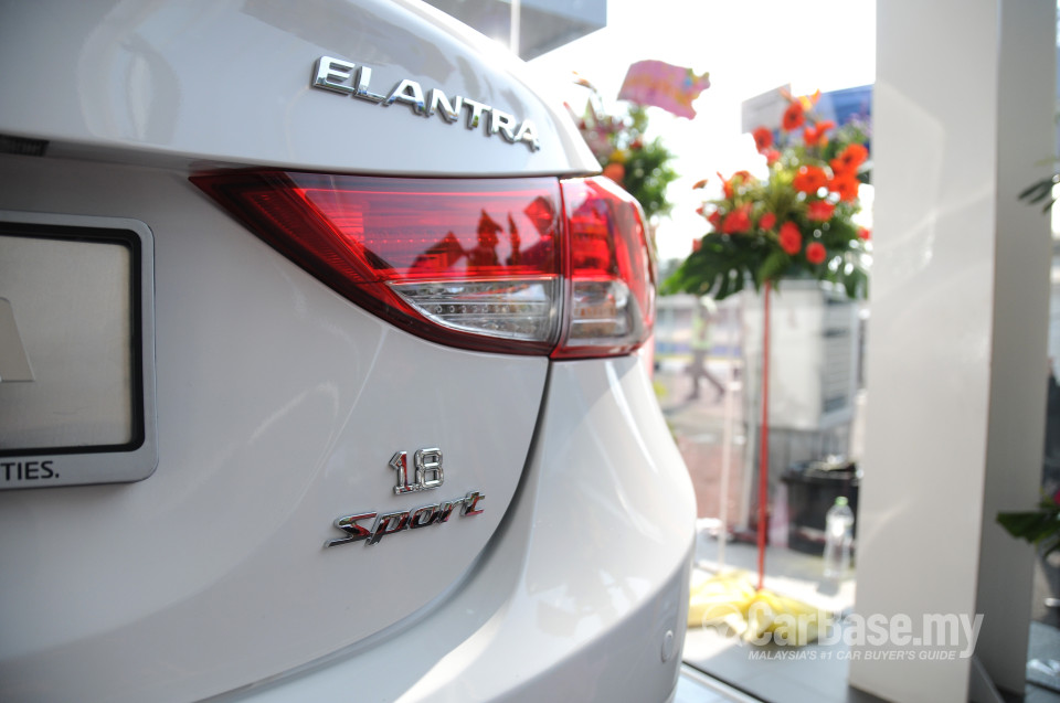 Hyundai Elantra MD (2012) Exterior